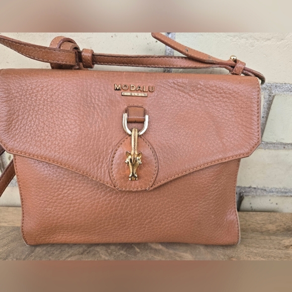 Mondalu Handbags - Moda Tan Leather Crossbody Bag